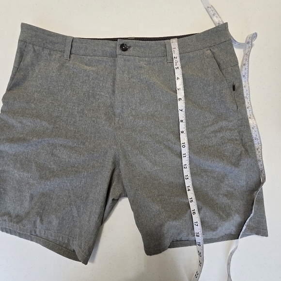 Vuori Aim Shorts Heather Concrete Activewear Men's Size 36 Waist - Picture 6 of 11